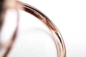 An opal and diamond ring in 14 carat rose gold - 4