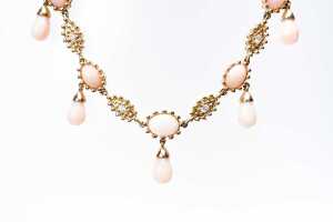 A pink opal and diamond necklace in 14 carat yellow gold - 2