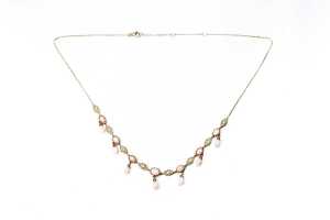 A pink opal and diamond necklace in 14 carat yellow gold - 3