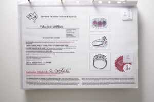 A ruby and diamond ring in 14 carat white gold - 6