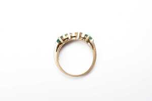 An emerald and diamond ring in 14 carat yellow gold - 4