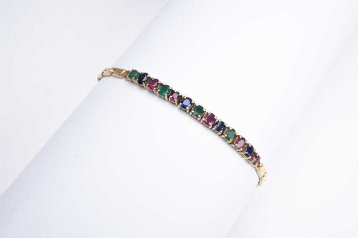 A ruby, sapphire and emerald bracelet in 14 carat yellow gold