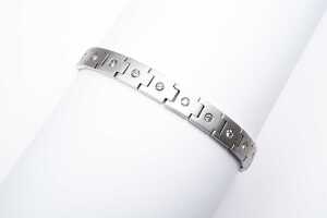 A diamond bracelet in 18 carat white gold and platinum