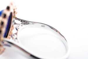 A lapis lazuli and diamond ring in 14 carat rose gold - 4
