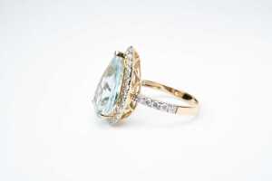 An aquamarine and diamond ring in 14 carat yellow gold - 3