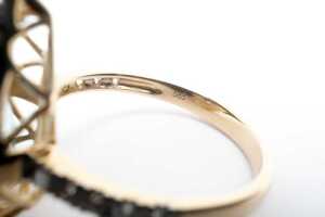 An aquamarine and diamond ring in 14 carat yellow gold - 5