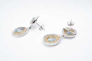 A pair of aquamarine and diamond earrings in 14 carat white and yellow gold - 4