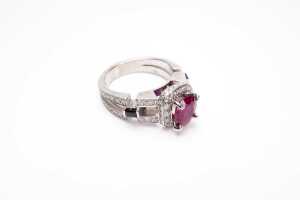 A ruby, sapphire and diamond ring in 18ct white gold - 2