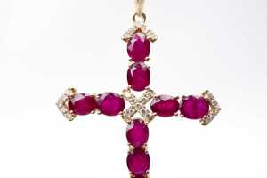 A ruby and diamond cross and necklace in 14 carat yellow gold - 2