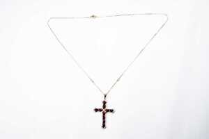 A ruby and diamond cross and necklace in 14 carat yellow gold - 3