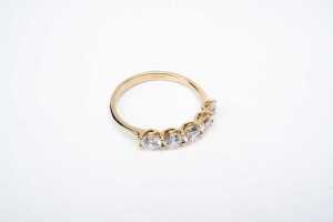 A diamond ring in 14ct carat yellow gold - 2