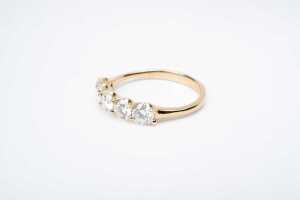 A diamond ring in 14ct carat yellow gold - 3