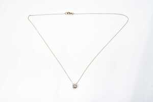A diamond slider pendant on necklace in 14 carat yellow gold - 3