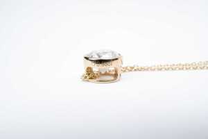 A diamond slider pendant on necklace in 14 carat yellow gold - 5
