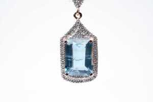 A pair of aquamarine and diamond earrings in 14ct rose gold - 2