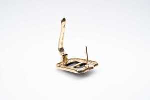A pair of onyx and diamond earrings in 14 carat yellow gold - 4