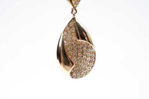 A pair of diamond drop earrings in 14 carat yellow gold - 2