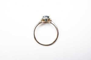 A treated blue and white diamond ring in 14 carat yellow gold - 4