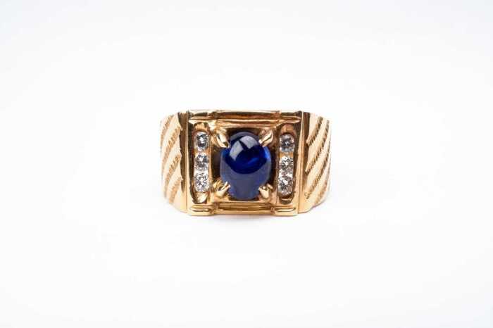 A sapphire and diamond ring in 18 carat yellow gold