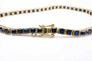 A sapphire bracelet in 18 carat yellow gold - 4