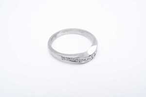 A diamond fitted wedding band in platinum - 2