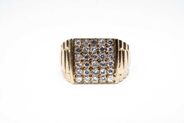 A white quartz gents ring in 9 carat yellow gold