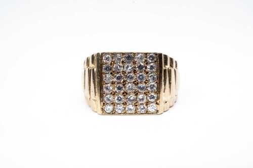 A white quartz gents ring in 9 carat yellow gold