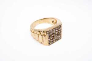A white quartz gents ring in 9 carat yellow gold - 2
