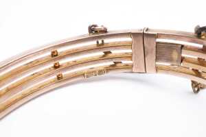 An antique ladies bangle watch in 9 carat yellow gold. - 5