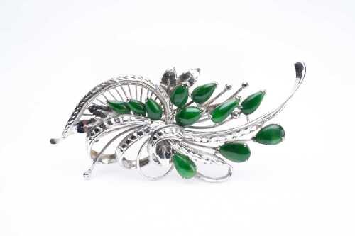A vintage floral jade brooch in 18 carat white gold