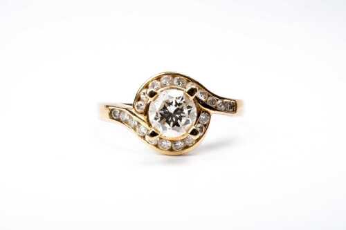 A diamond ring in 18 carat yellow gold
