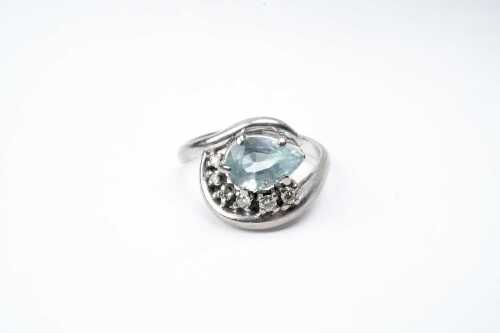 An aquamarine and diamond ring in 18 carat white gold