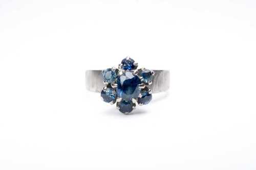 A vintage sapphire cluster ring in 18 carat white gold and palladium