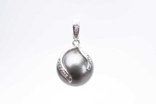A Tahitian pearl and diamond pendant in 18 carat white gold