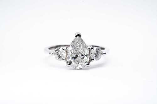 A diamond trilogy ring in 14 carat white gold