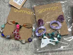 Gorman travel purse & various earrings - 3