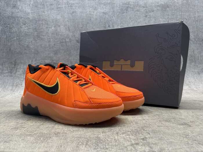 Nike Lebron Witness IX (GS) size US 4 kids