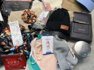 Group of Women's accessories - 4