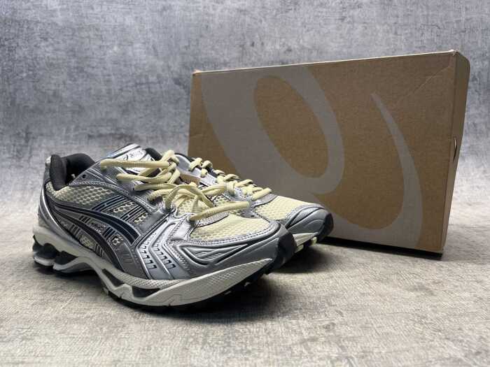 Asics Gel-Kayano 14 size US 7 men's
