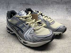 Asics Gel-Kayano 14 size US 7 men's - 3