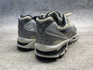 Asics Gel-Kayano 14 size US 7 men's - 4