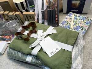 Group of homewares - 4