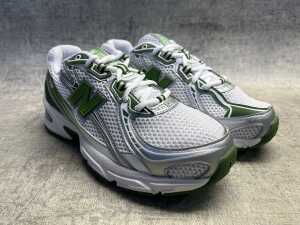 New Balance 740 size US 7.5 - 3