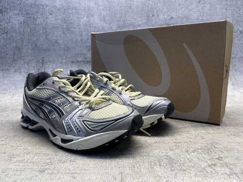 Asics Gel-Kayano 14 size US 7 men's