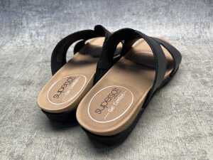 Supersoft Pariae sandals size US 8 - 4