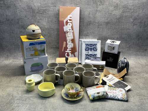 Group of homewares