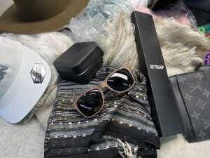 Group of Women's accessories - 4