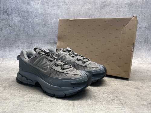 Nike Zoom Vomero Roam size US 10 men's