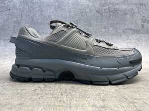 Nike Zoom Vomero Roam size US 10 men's - 2