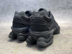 New Balance 9060 size US 7 - 4